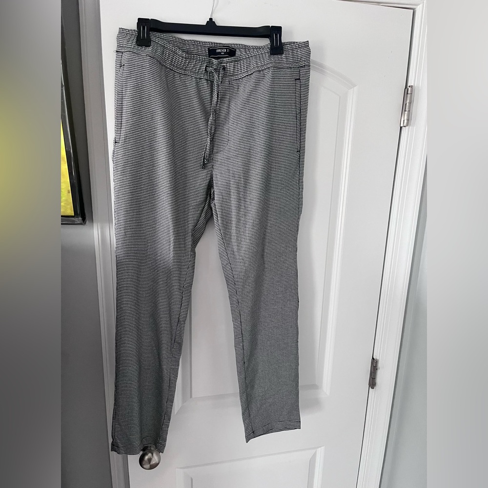 Forever 21 Men's Black and White Checkered Pants